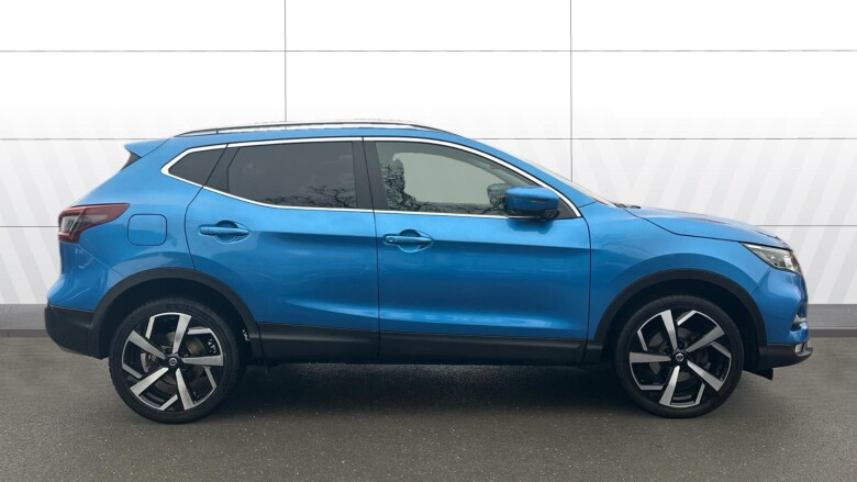 Nissan Qashqai 1.3 DiG-T N-Motion 5dr Petrol Hatchback